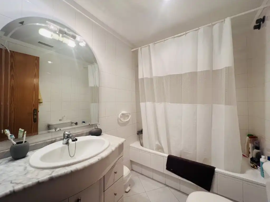 Baño de Apartamento de alquiler en Calvià con Aire acondicionado, Terraza y Piscina