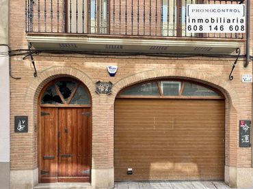 Casa amb balcó en venda a Zuera