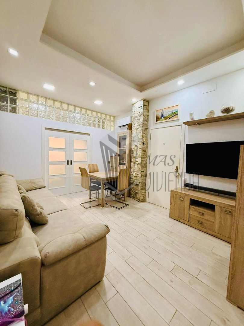 Sala d'estar de Pis en venda en Algeciras amb Moblat