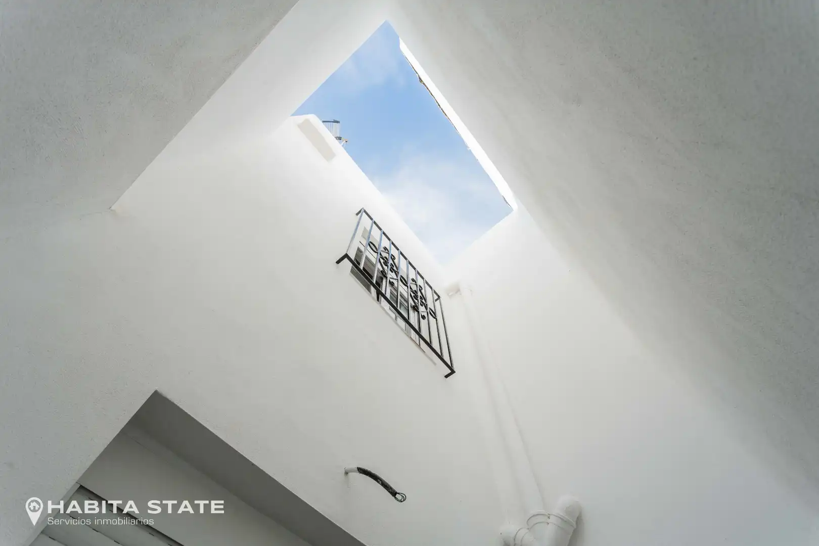 Vista exterior de Casa o xalet en venda en Almería amb Terrassa i Traster