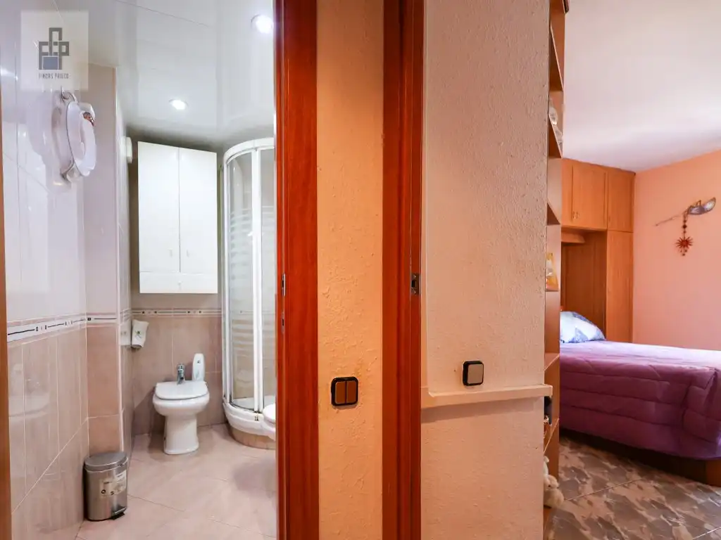 Bathroom of Flat for sale in Cornellà de Llobregat