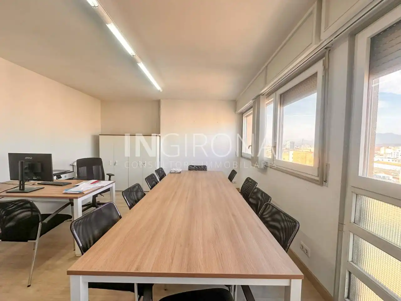 Office for sale in Girona  with Air Conditioner and Heating