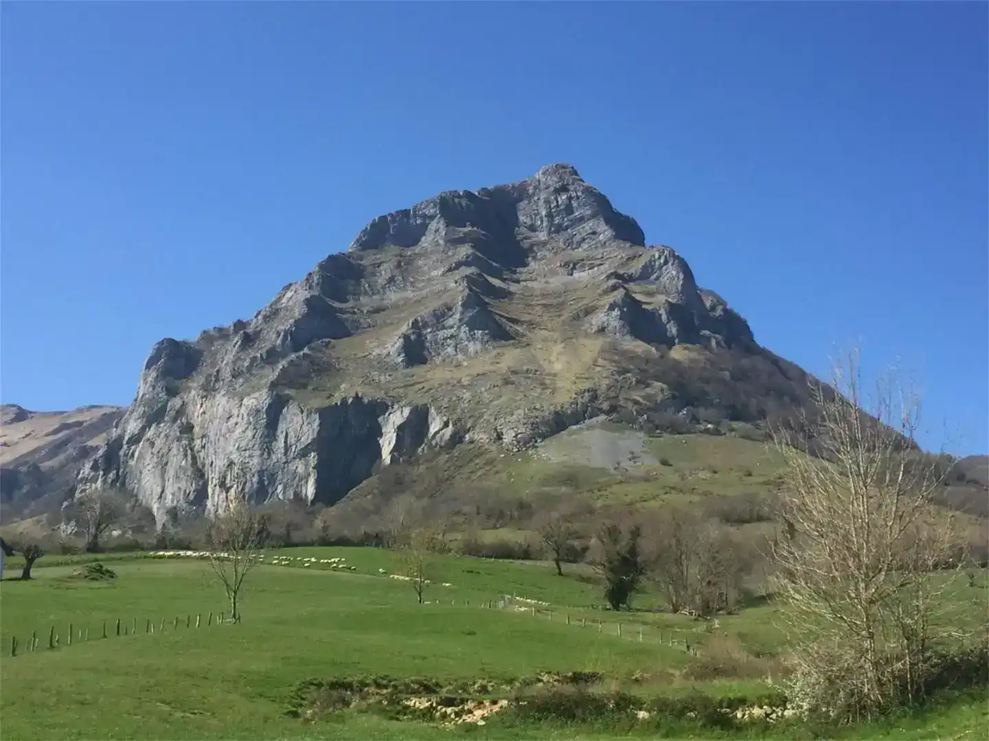Exterior view of Country homes for sale in Valle de Hecho, Huesca