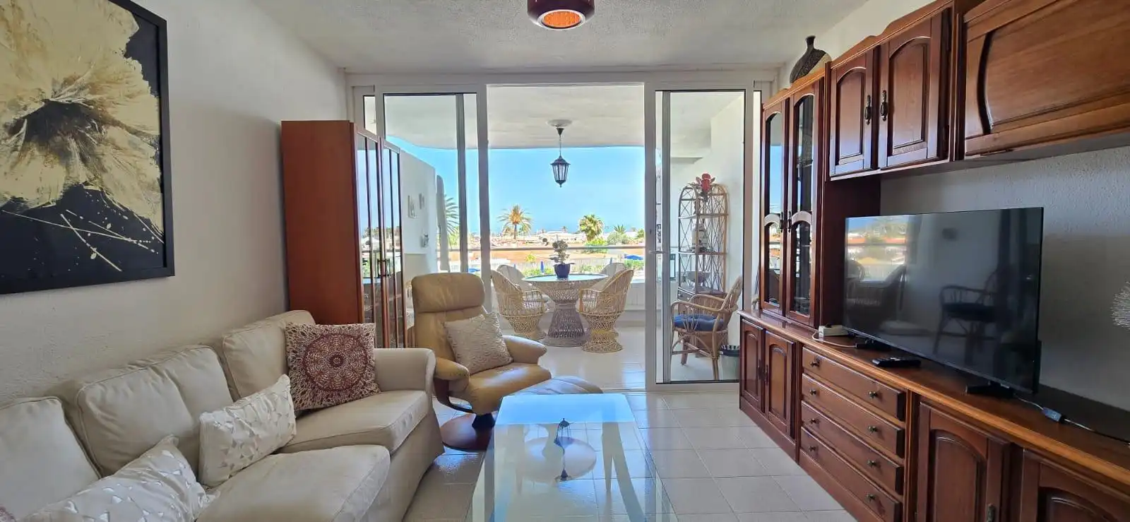 Sala de estar de Apartamento de alquiler en San Bartolomé de Tirajana con Amueblado, Balcón y Piscina comunitaria