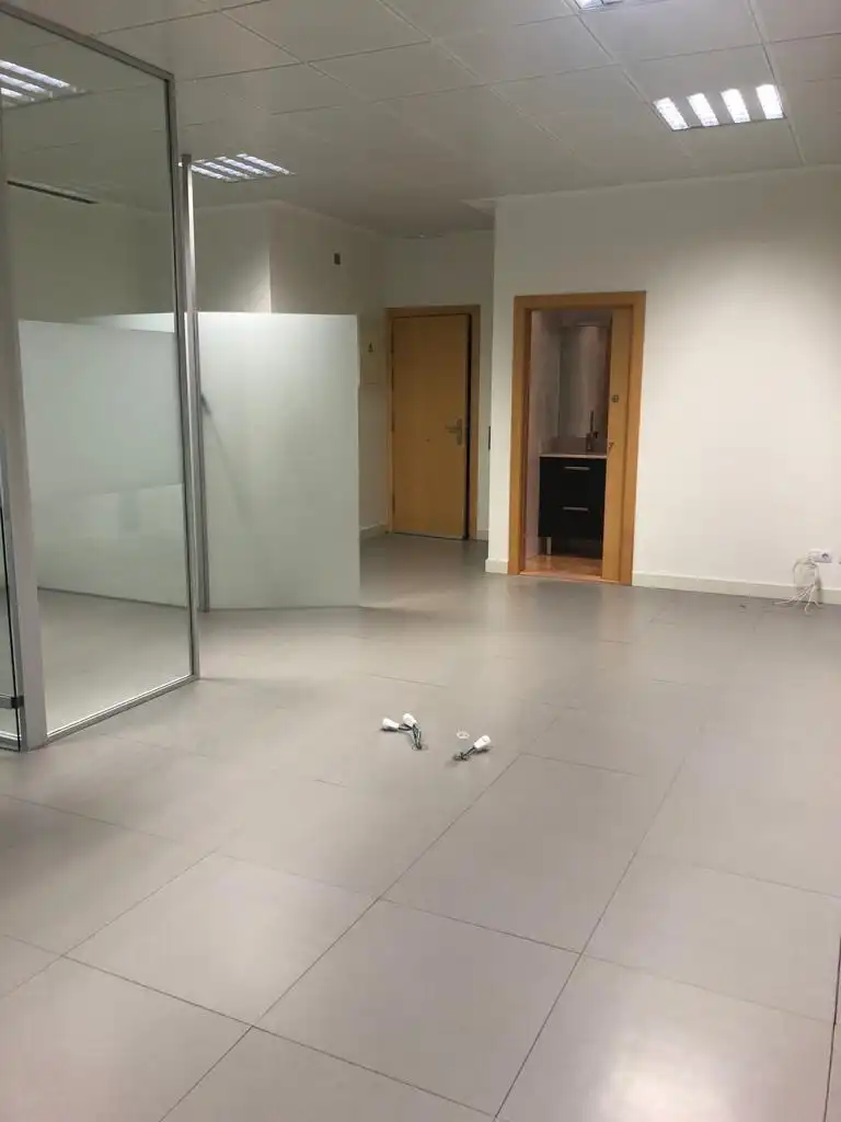 Büro zur Miete in Mataró mit Klimaanlage, Heizung und Terrasse