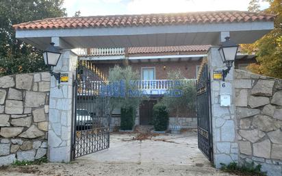 Vista exterior de Casa o xalet en venda en Hormigos amb Terrassa i Piscina