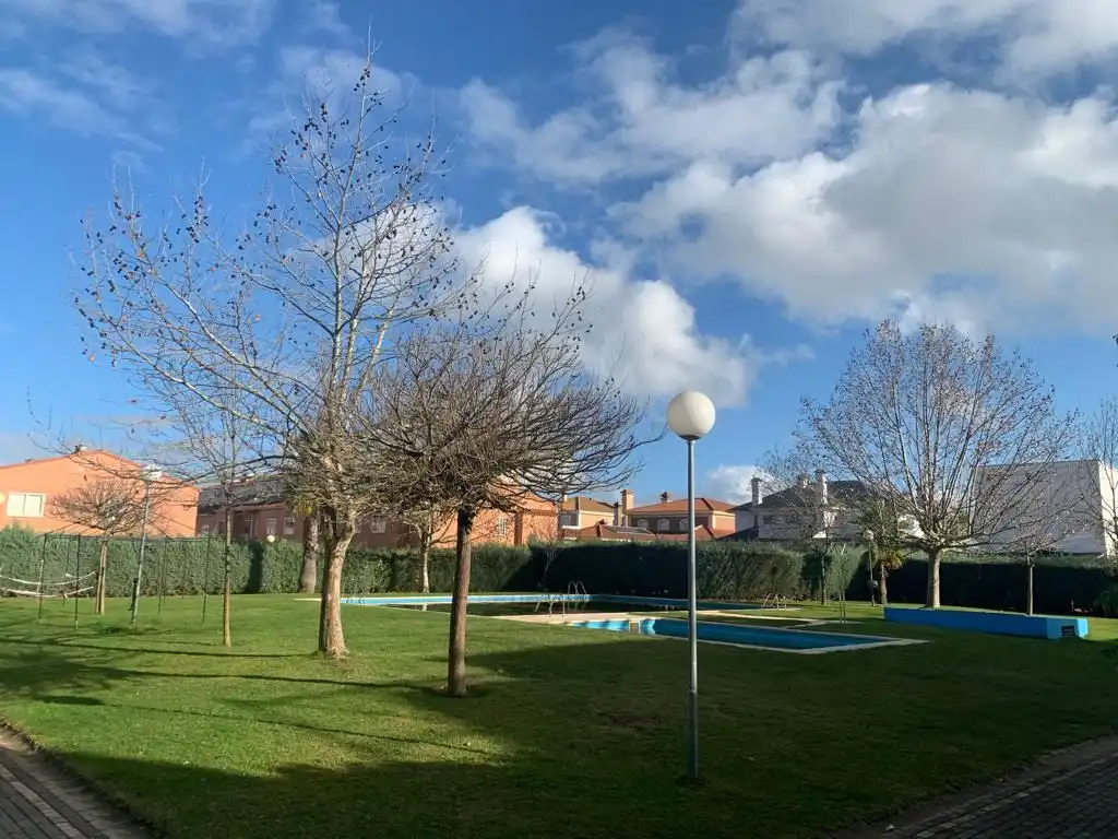 Piscina de Ático de alquiler en Badajoz con Aire acondicionado, Calefacción y Jardín privado