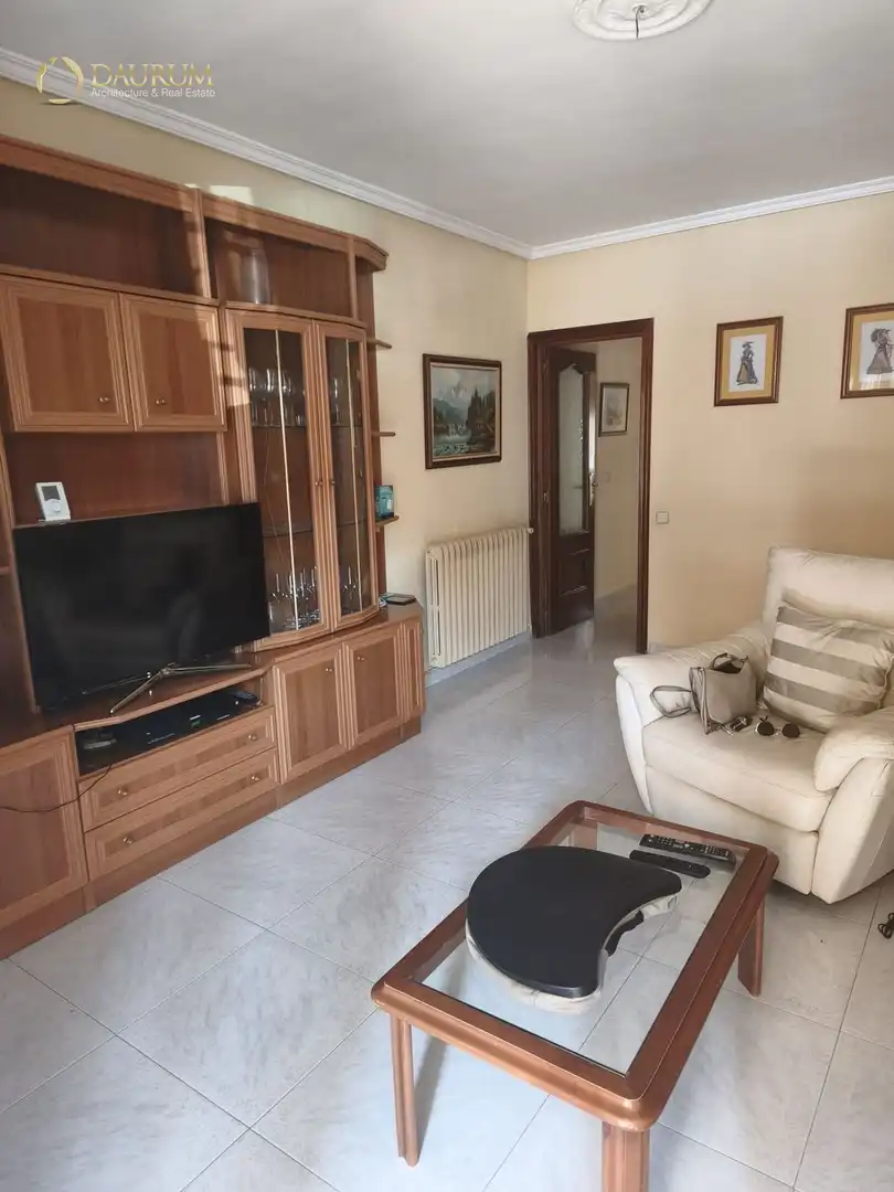Sala de estar de Casa adosada en venta en Madrid con Calefacción, Terraza y Trastero