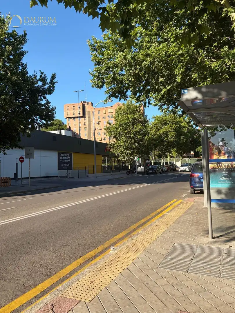 Vista exterior de Piso en venta en Madrid con Calefacción, Piscina y Amueblado