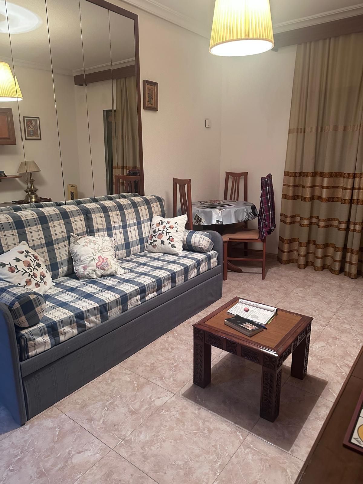 Sala de estar de Piso en venta en  Madrid Capital con Terraza y Amueblado