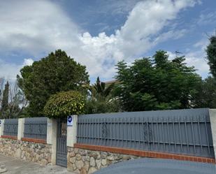 Vista exterior de Casa o xalet en venda en El Casar de Escalona amb Aire condicionat, Terrassa i Piscina