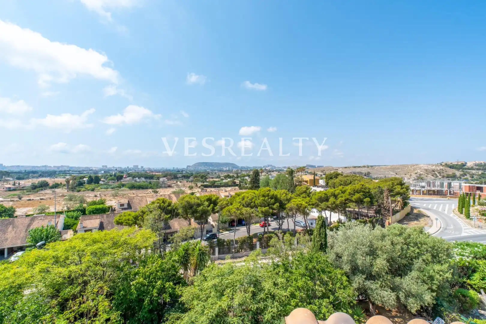 Vista exterior de Casa o xalet en venda en Sant Joan d'Alacant amb Jardí privat, Terrassa i Balcó