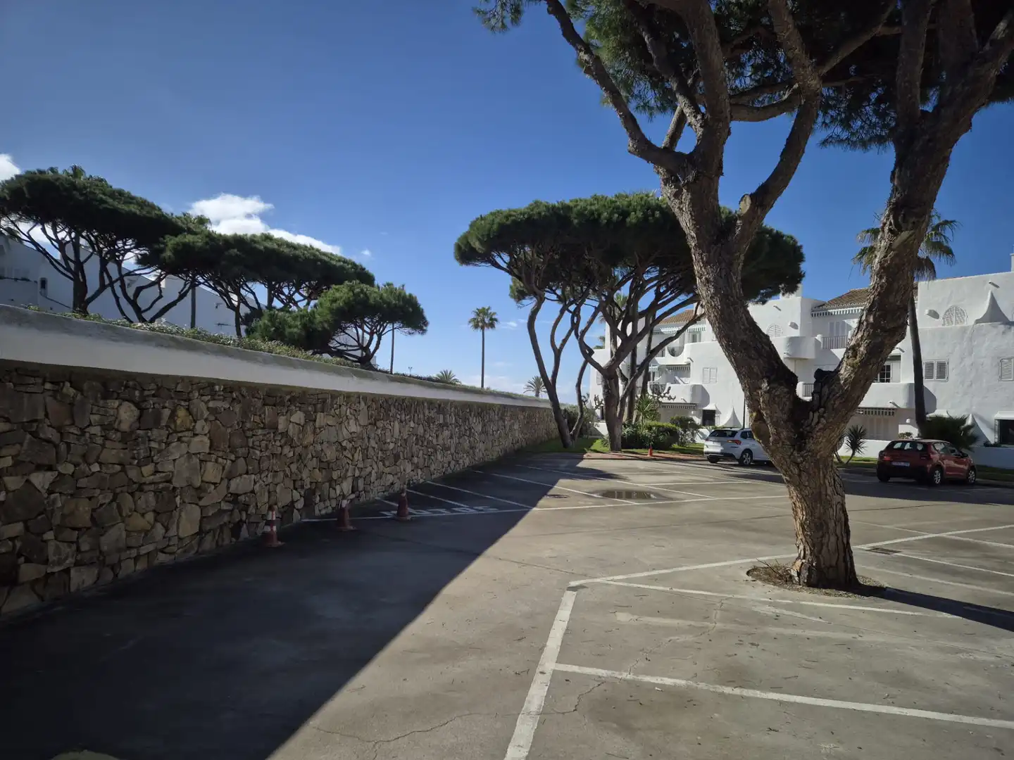 Aparcament de Apartament en venda en Chiclana de la Frontera amb Terrassa, Moblat i Piscina comunitària