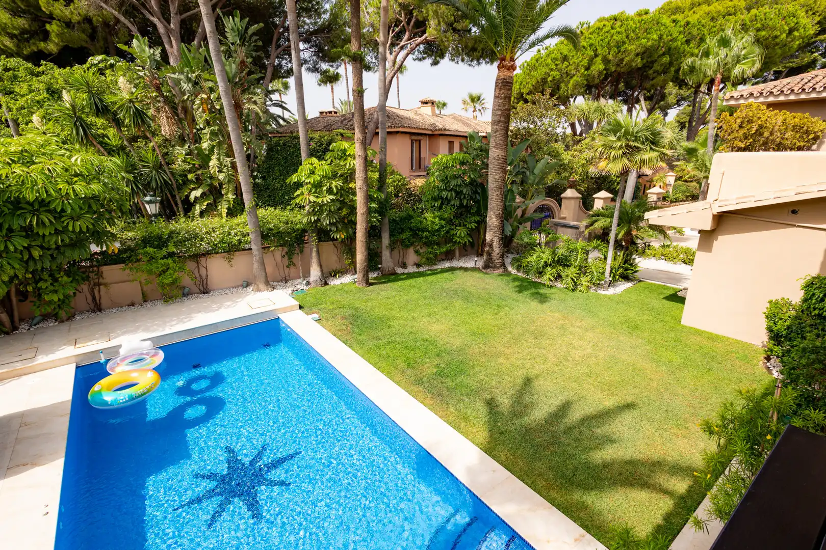 Jardí de Casa o xalet en venda en Marbella amb Aire condicionat, Jardí privat i Terrassa