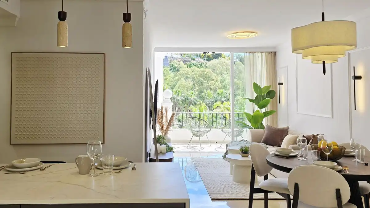 Sala d'estar de Apartament en venda en Benahavís amb Aire condicionat, Terrassa i Piscina comunitària