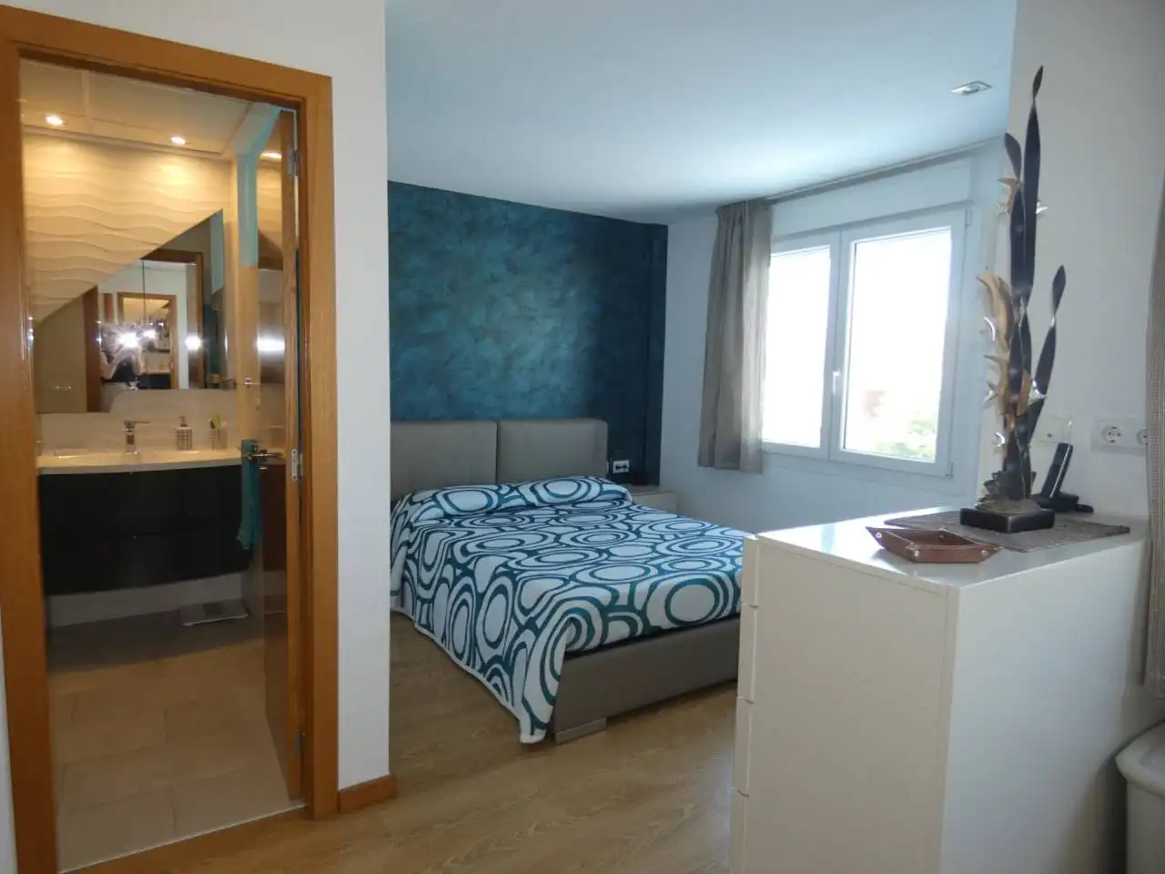 Schlafzimmer von Einfamilien-Reihenhaus zum Verkauf in Benicarló mit Klimaanlage, Heizung und Privatgarten