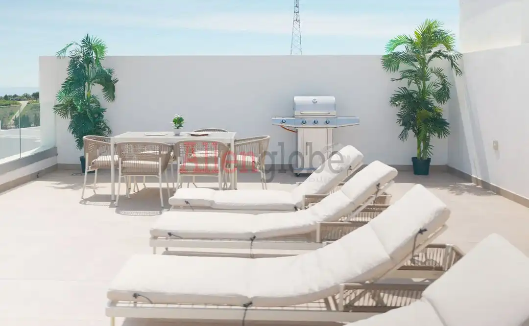 Terraza de Ático en venta en Estepona con Aire acondicionado, Calefacción y Jardín privado