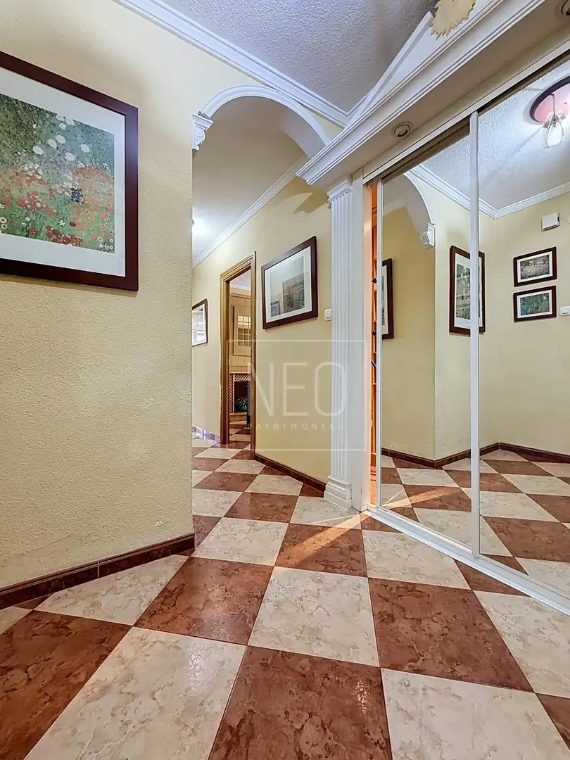 Flat with terrace for sale in Calle LUZ CASANOVA, imagen 2