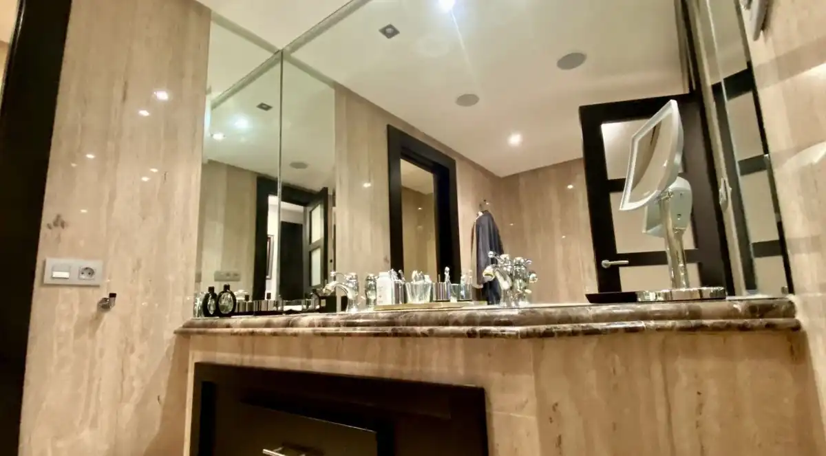 Baño de Ático en venta en Marbella con Aire acondicionado, Terraza y Sauna