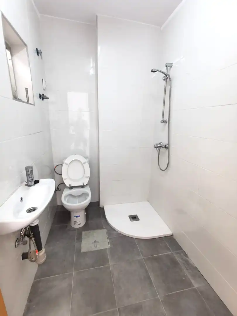 Badezimmer von Fabrikhallen zur Miete in Málaga