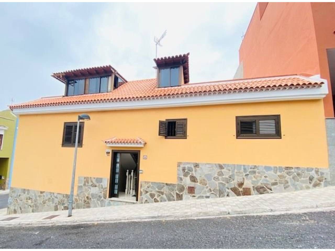 Vista exterior de Casa o xalet en venda en Icod de los Vinos amb Terrassa i Moblat