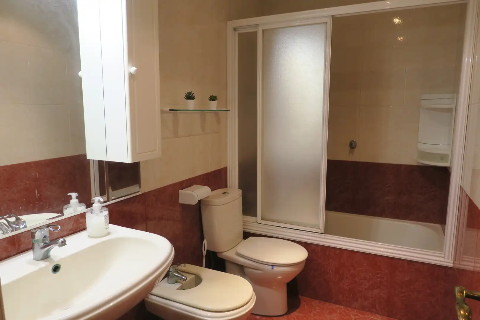 Baño de Piso en venta en Avilés con Calefacción y Amueblado