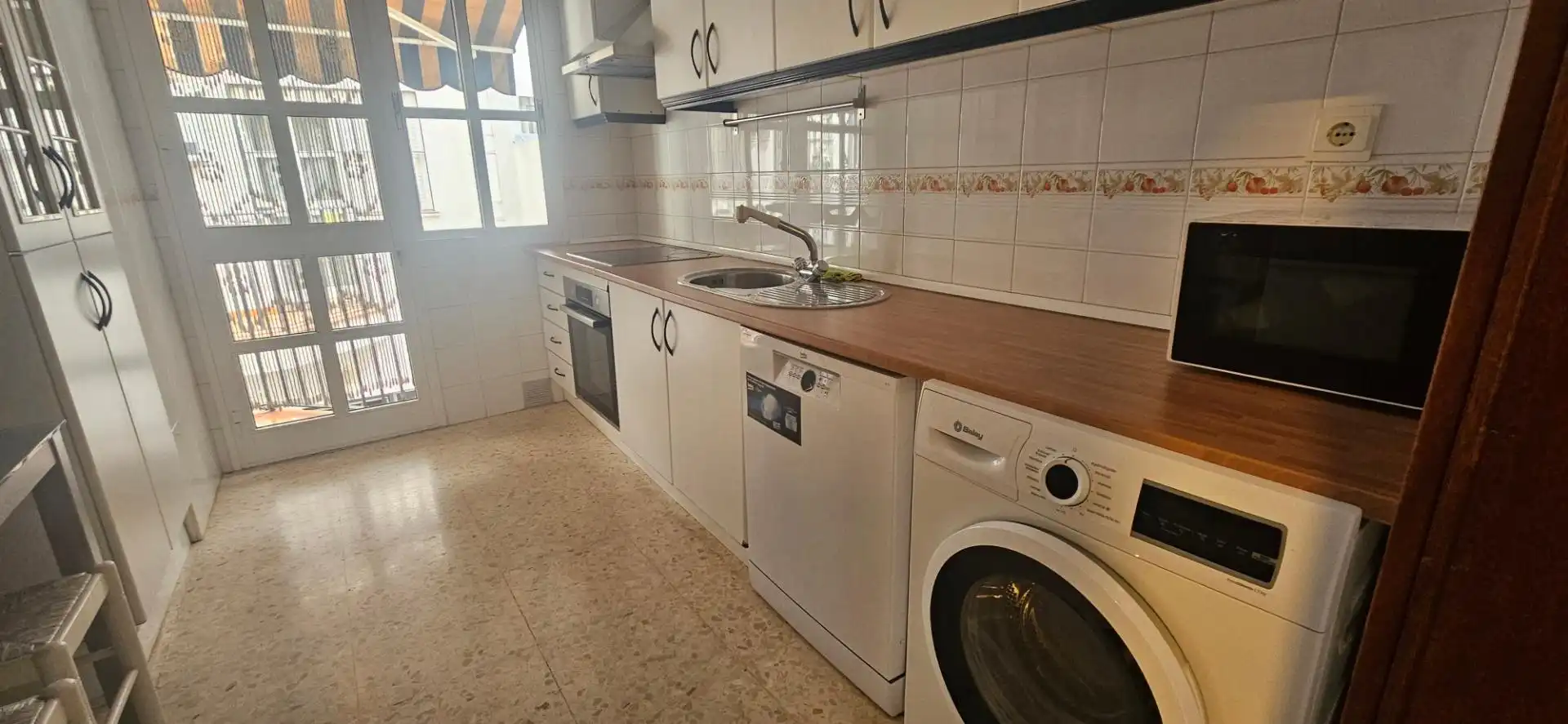 Küche von Wohnung zur Miete in Dos Hermanas mit Klimaanlage, Terrasse und Möbliert