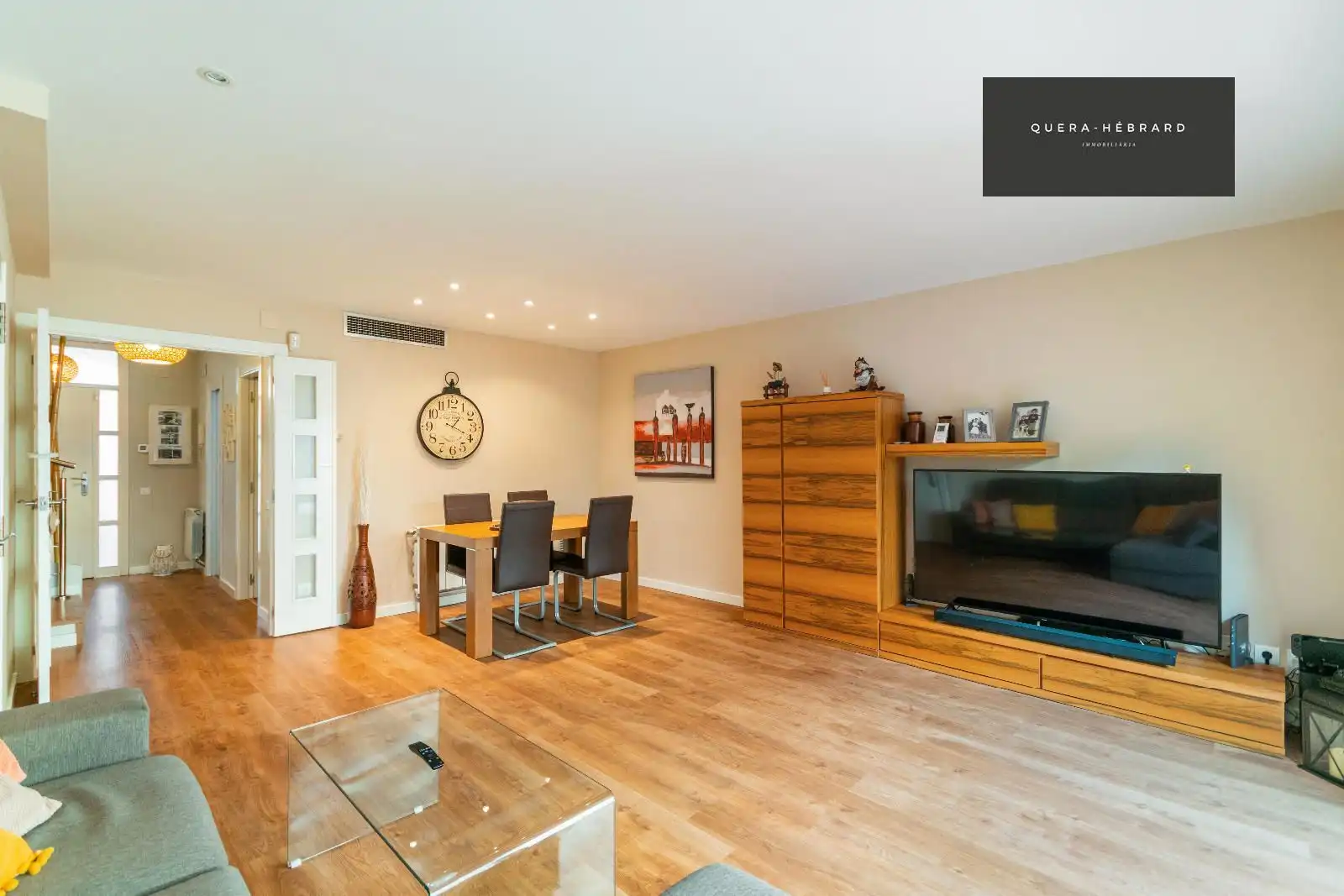 Sala de estar de Casa adosada en venta en Rubí con Aire acondicionado, Calefacción y Parquet