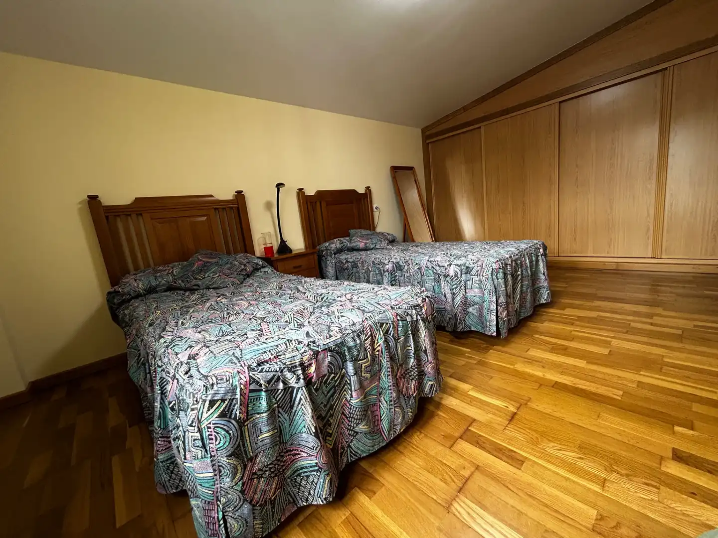 Habitación de Casa o chalet en venta en Vilagarcía de Arousa con Calefacción, Jardín privado y Parquet