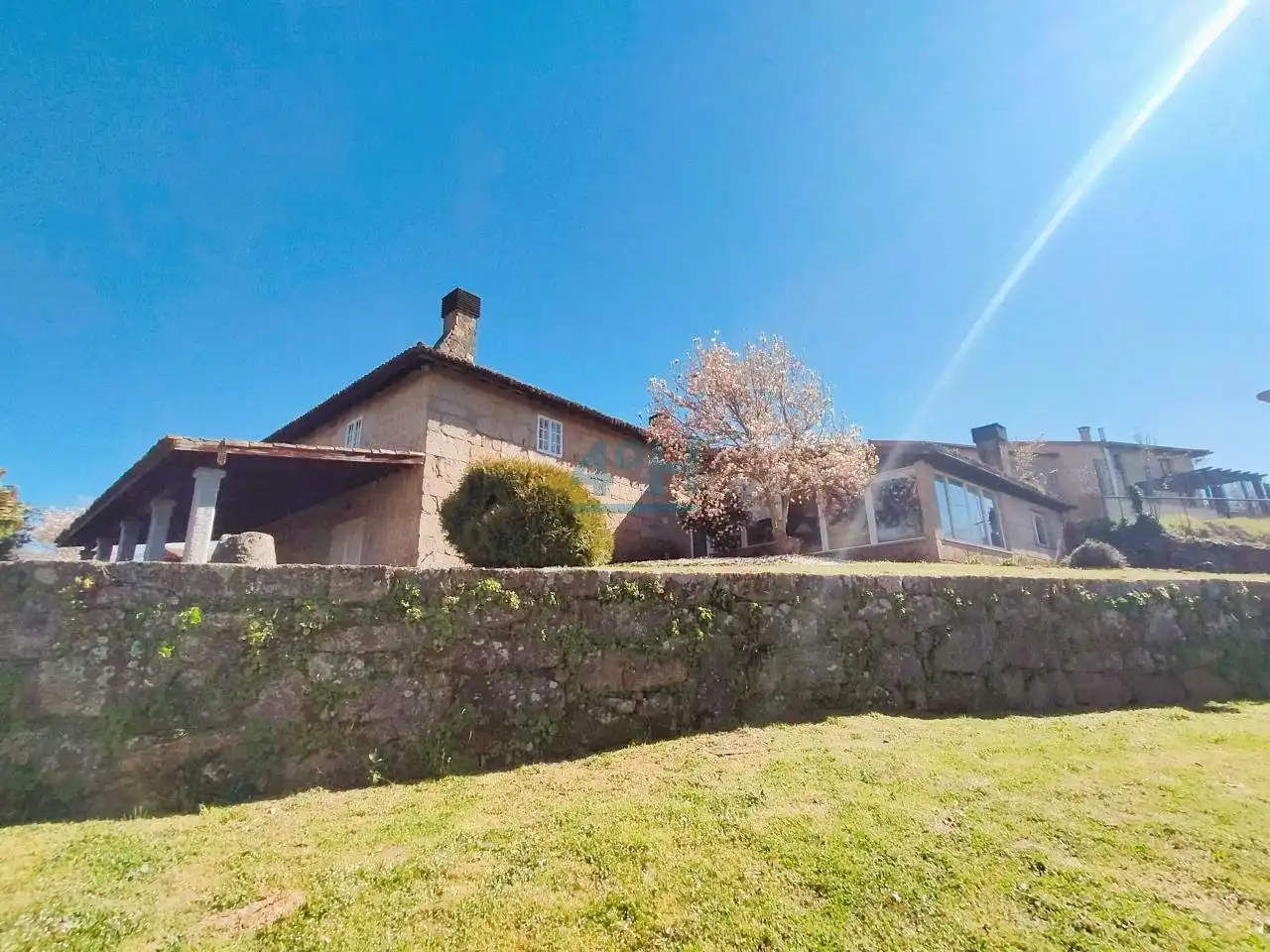 Vista exterior de Finca rústica de alquiler en San Cibrao das Viñas con Calefacción, Jardín privado y Terraza