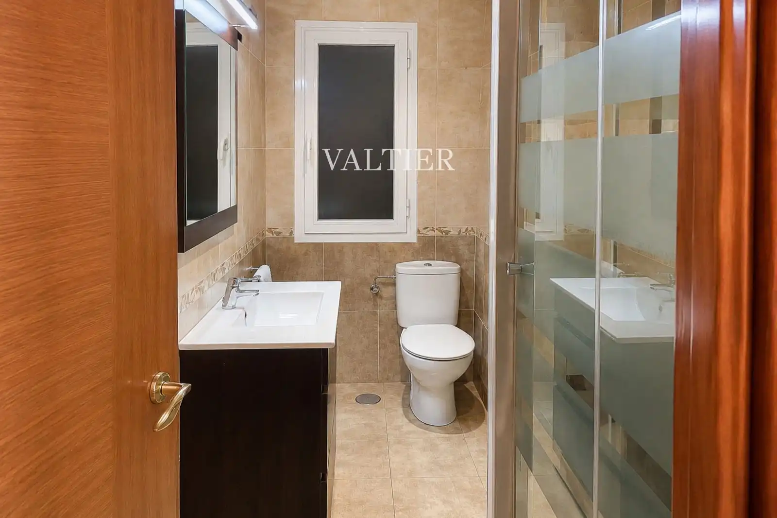 Baño de Piso de alquiler en Madrid con Terraza, Trastero y Amueblado