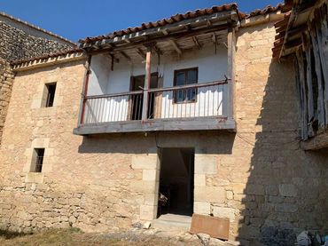 Casa con balcone in vendita a Valle de Manzanedo