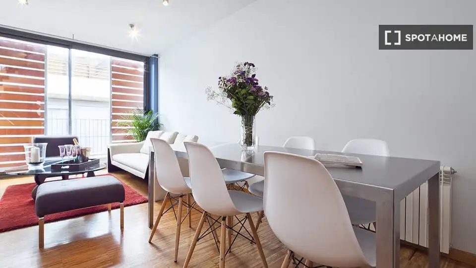 Comedor de Apartamento para compartir en Barcelona con Aire acondicionado, Calefacción y Terraza