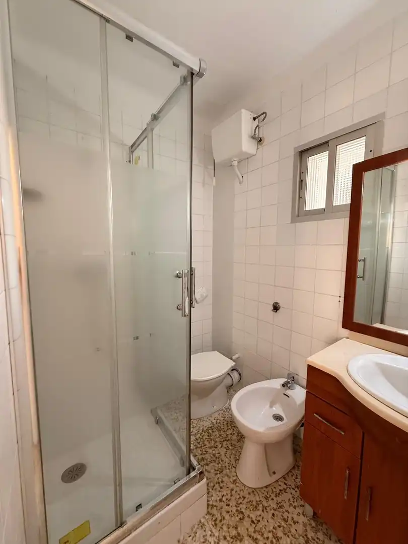 Baño de Piso en venta en Algeciras con Balcón