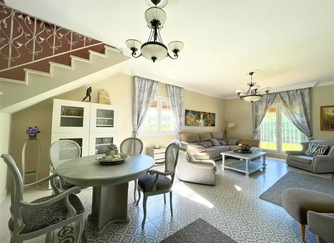 Wohnzimmer von Haus oder Chalet zum Verkauf in Aljaraque mit Klimaanlage, Heizung und Privatgarten