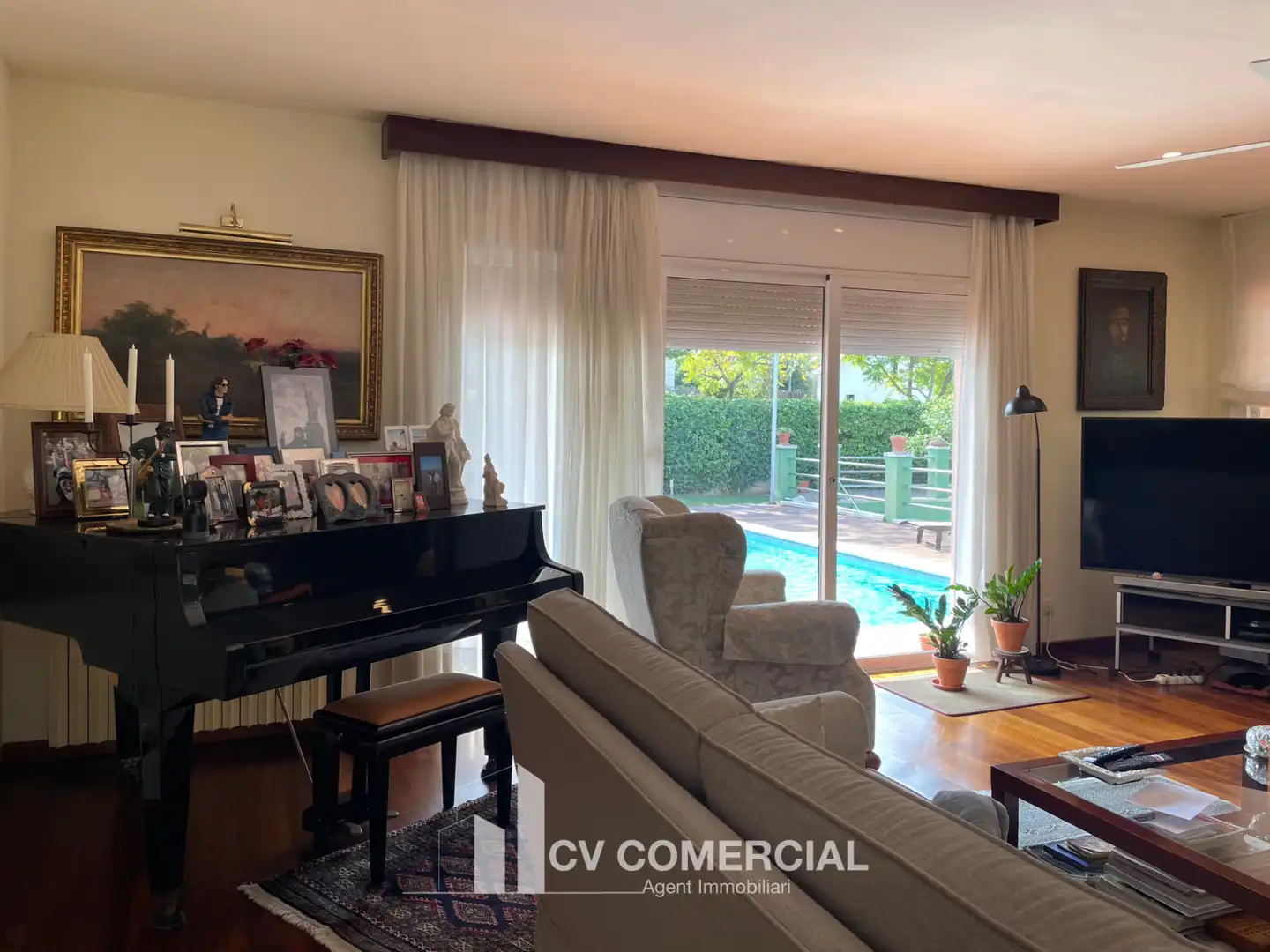 Sala d'estar de Casa o xalet en venda en Sant Cugat del Vallès amb Aire condicionat, Calefacció i Jardí privat