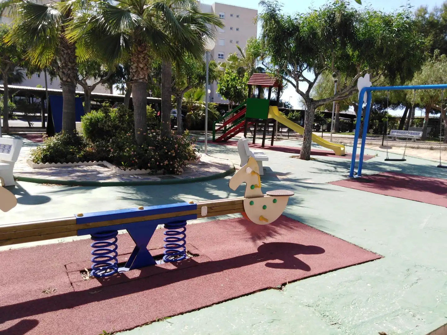Parking de Apartamento en venta en Alicante / Alacant con Aire acondicionado, Calefacción y Jardín privado