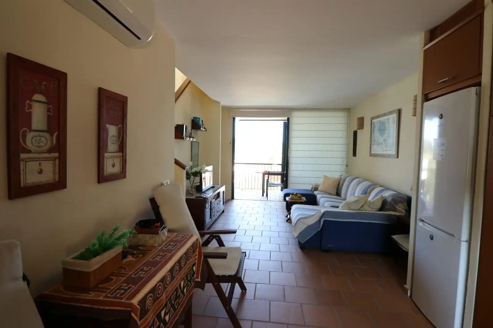 Wohnzimmer von Einfamilien-Reihenhaus zum Verkauf in Maó - Mahón mit Klimaanlage, Privatgarten und Terrasse