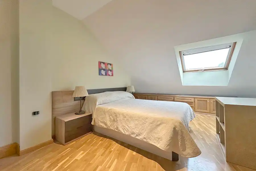 Habitación de Dúplex en venta en Torrelodones con Calefacción, Parquet y Horno
