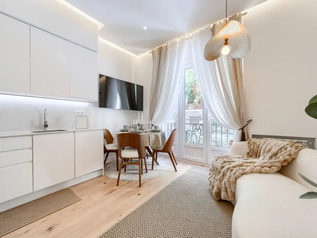 Sala d'estar de Pis en venda en  Madrid Capital amb Aire condicionat, Terrassa i Balcó
