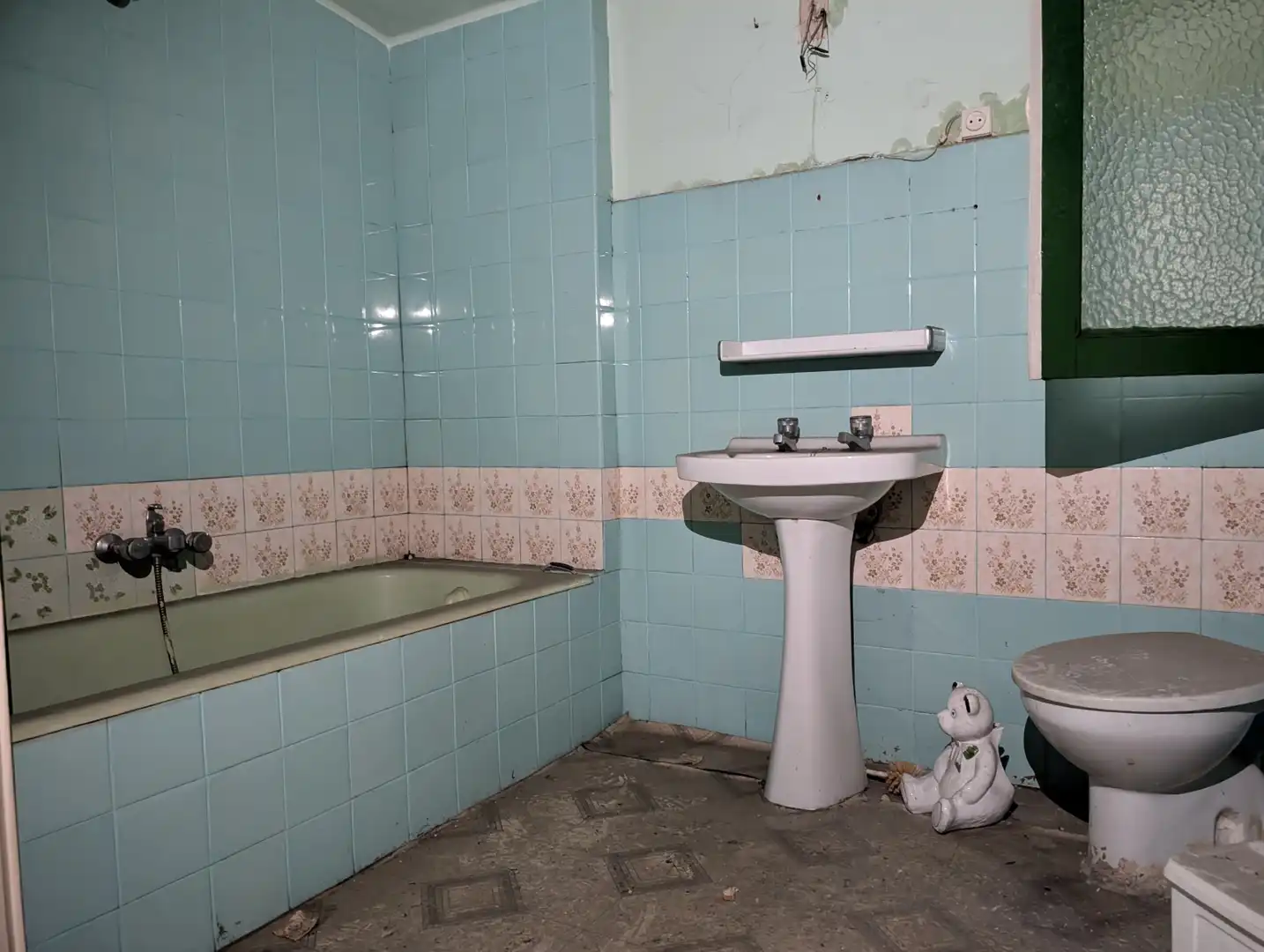 Bathroom of Flat for sale in San Martín del Rey Aurelio  with Heating, Terrace and Storage room