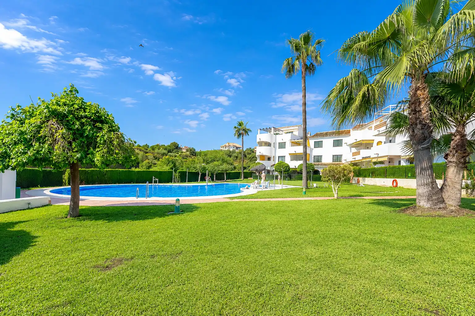Jardín de Piso en venta en Benalmádena con Aire acondicionado, Terraza y Amueblado