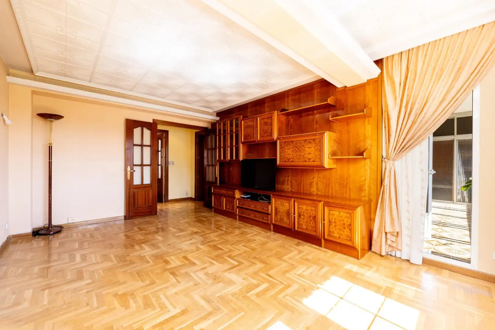 Sala d'estar de Pis en venda en Madrid amb Calefacció, Parquet i Alarma