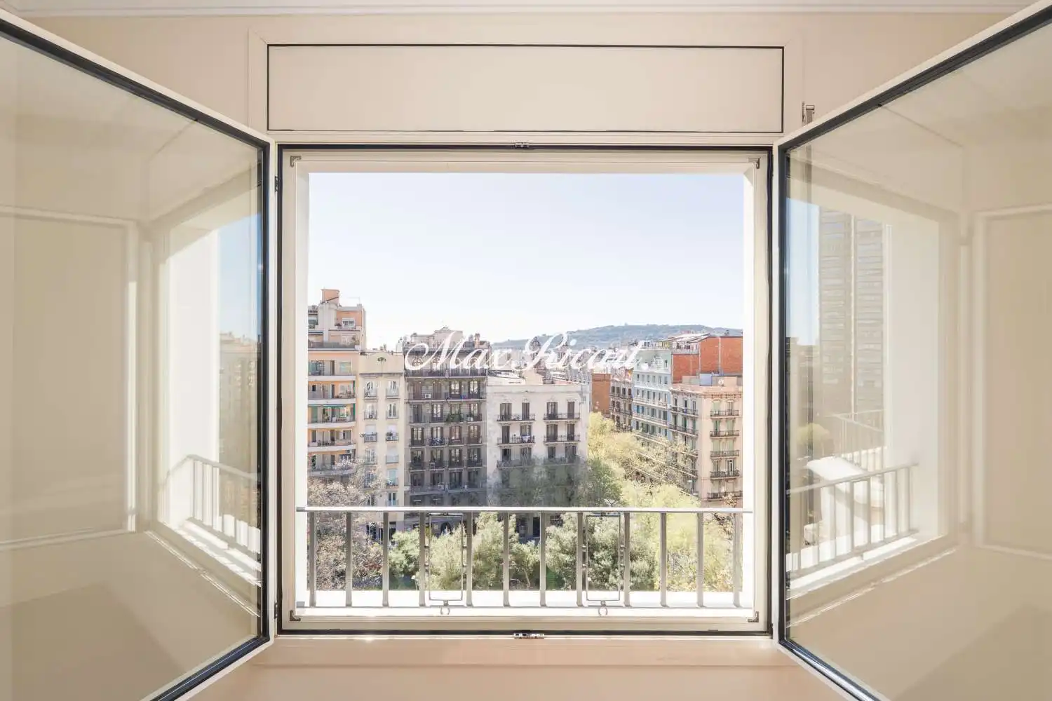 Exterior view of Flat for rent in Barcelona  with Air Conditioner, Heating and Terrace