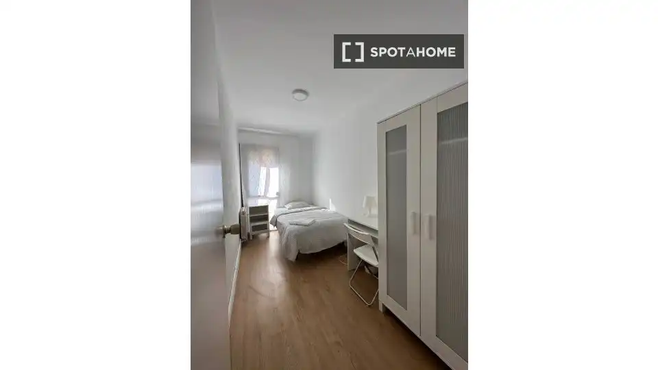 Bedroom of Flat for share in Badalona  with Air Conditioner, Heating and Terrace