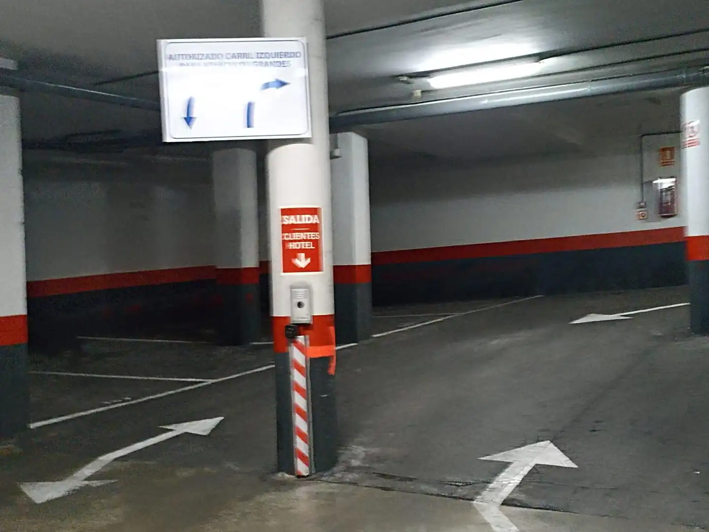 Einzelparkplatz mit Aufzug zur Miete in Plaza de Gamboa 8-21, imagen 5