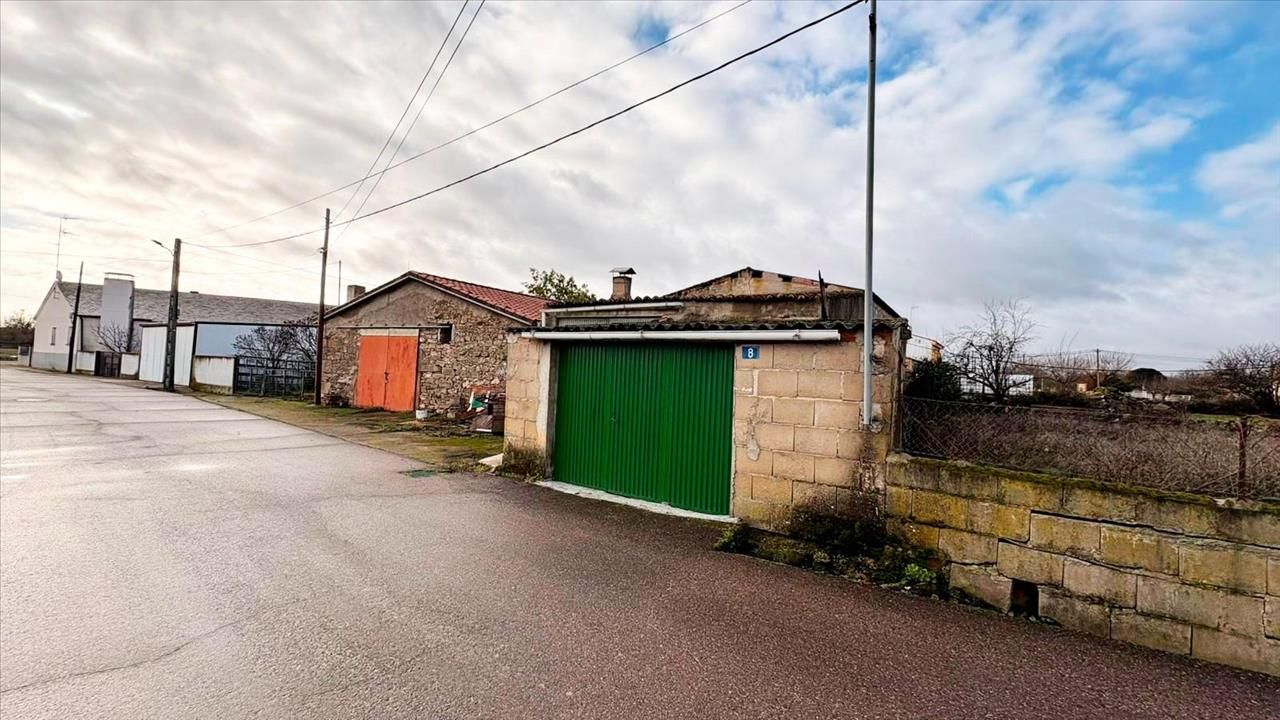 Parking of House or chalet for sale in Valderrodrigo  with Private garden and Storage room