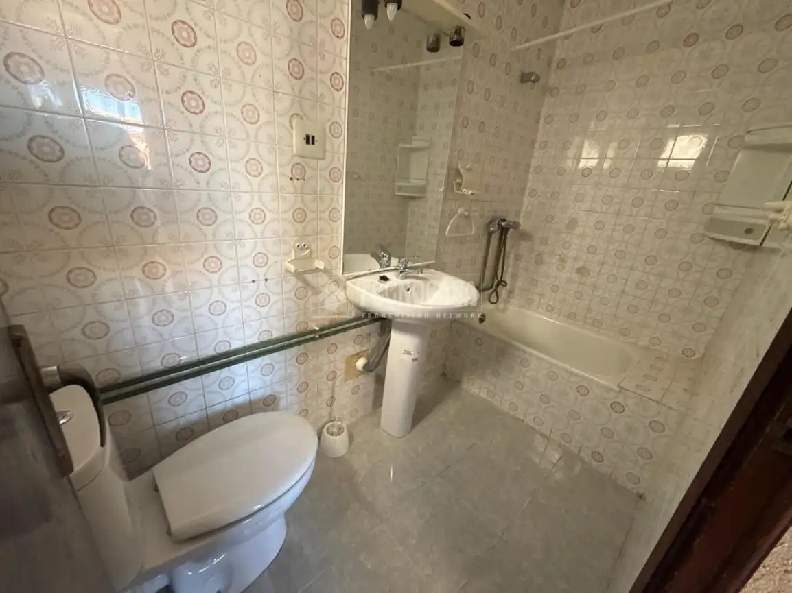 Bathroom of Flat for sale in Paterna