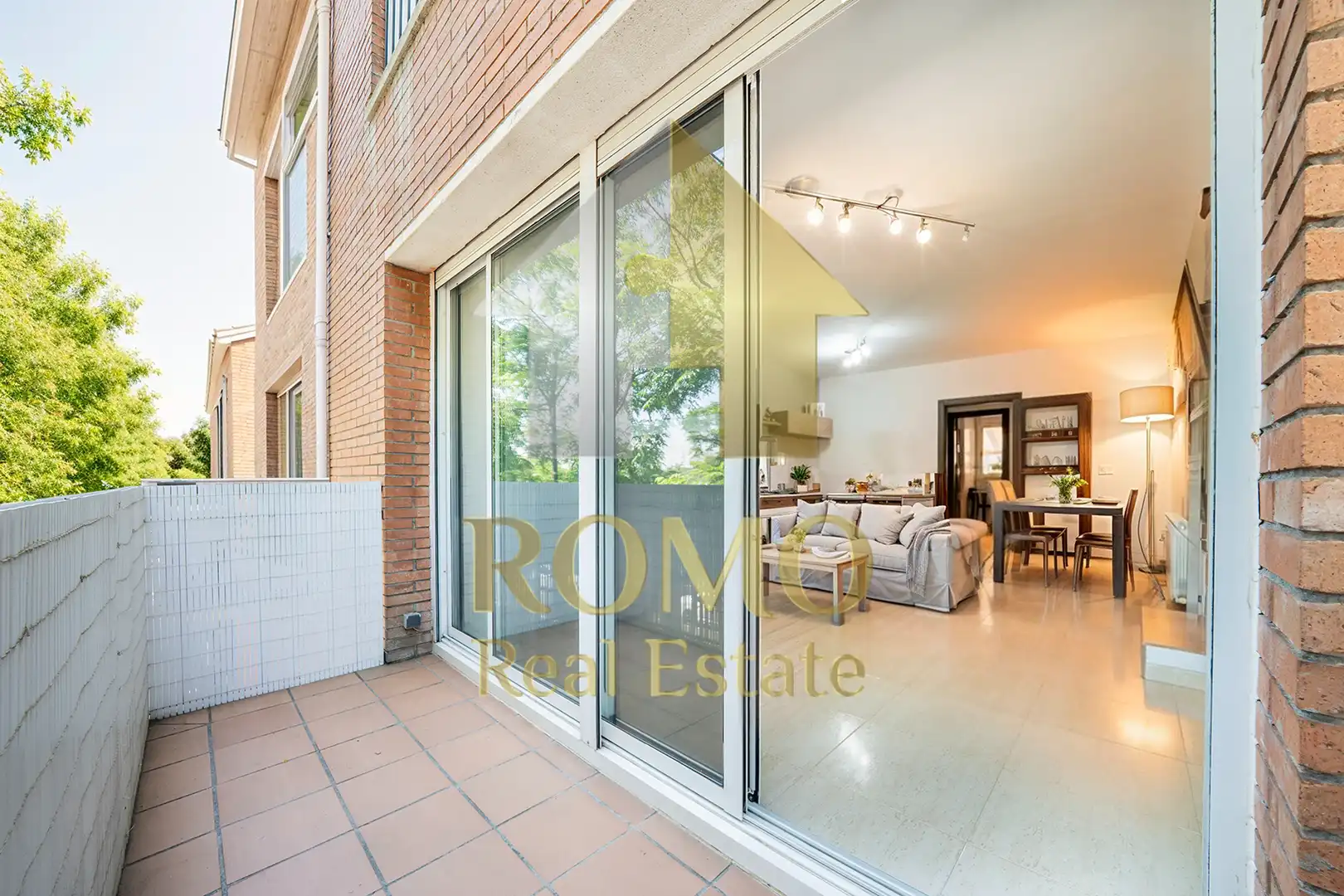 Vista exterior de Casa adosada en venta en Santa Perpètua de Mogoda con Aire acondicionado, Calefacción y Jardín privado