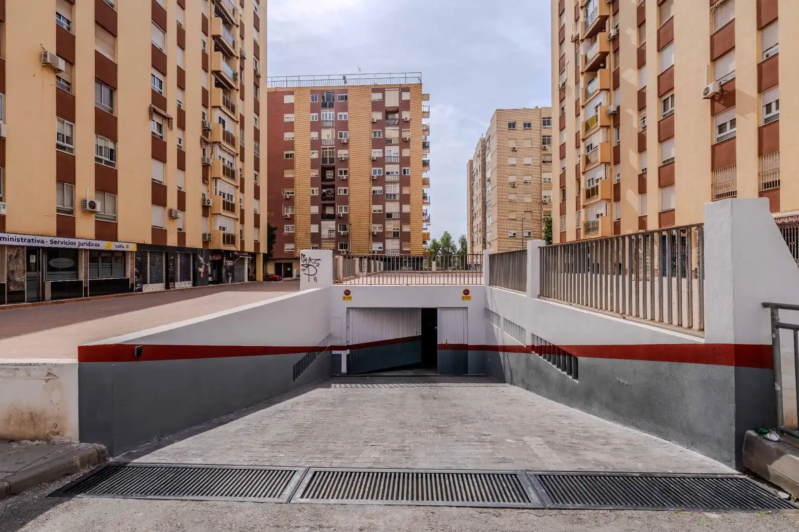 Vista exterior de Pis de lloguer en Almería amb Terrassa